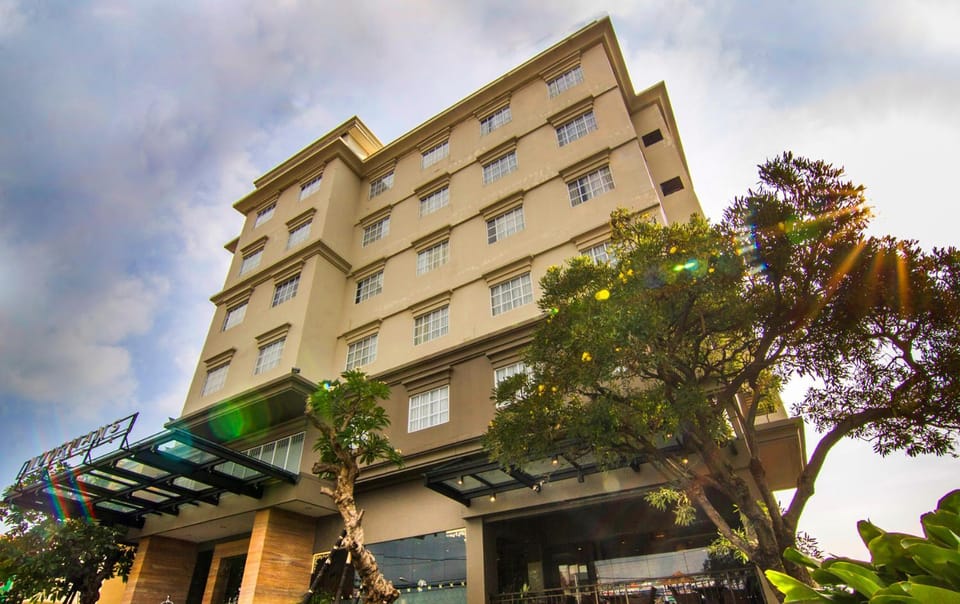Facade/entrance
