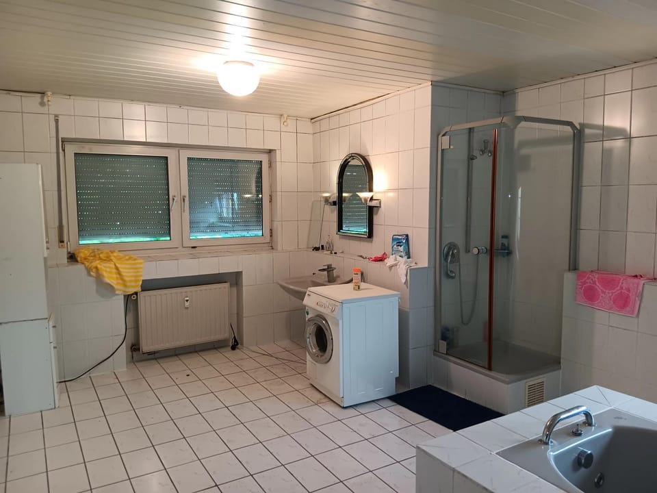 Shower, Bathroom, Bath, towels, washing machine