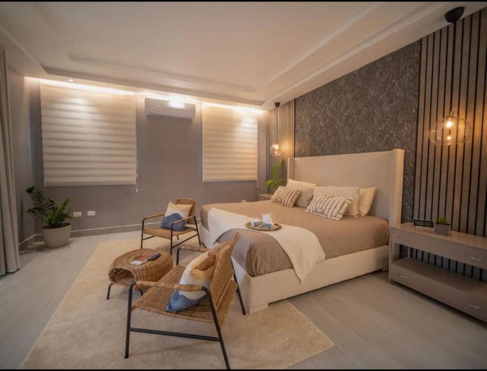 Bed, Photo of the whole room, Decorative detail, Bedroom, air conditioner