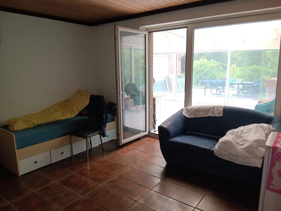 Bed, Living room, Photo of the whole room, Seating area, Bedroom