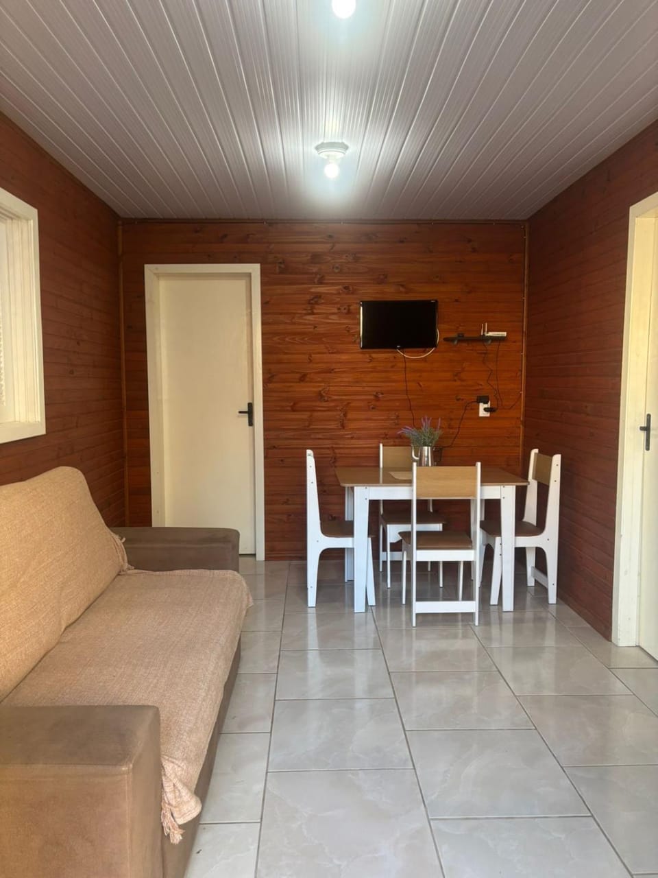 Communal lounge/ TV room, TV and multimedia, Living room, Seating area, Dining area