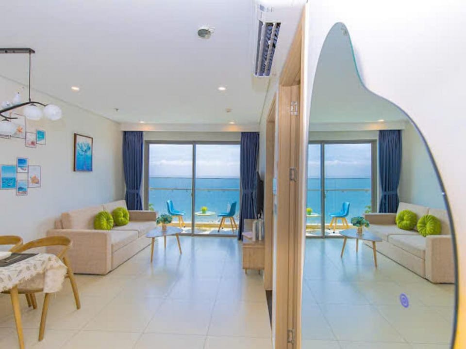 Natural landscape, Living room, Seating area, Dining area, Sea view