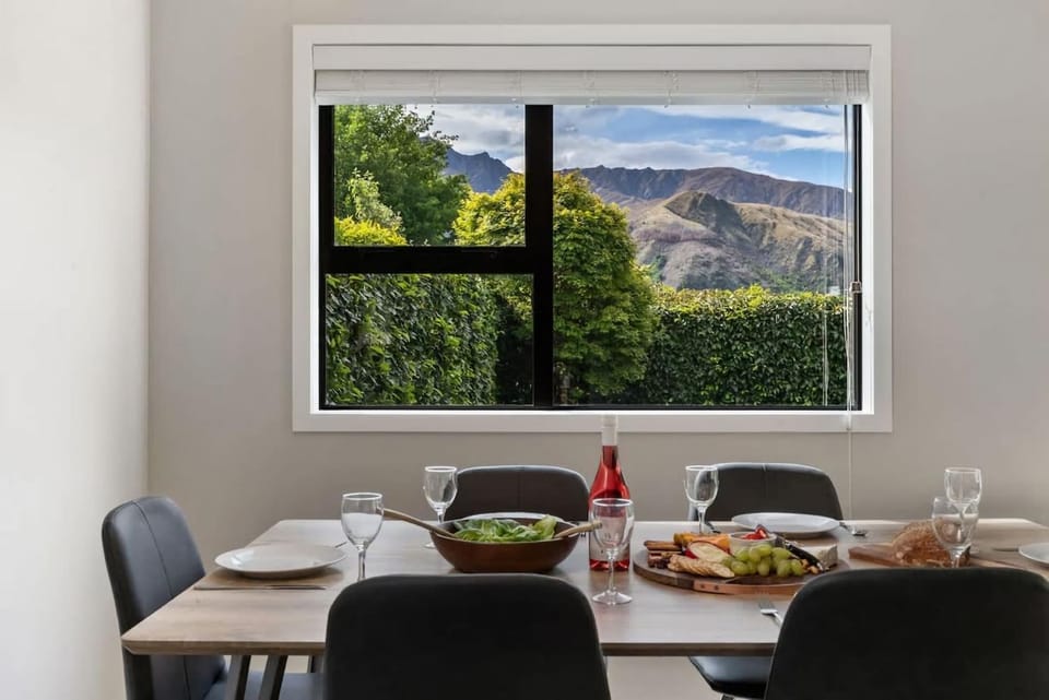 Dining area, Food, Mountain view