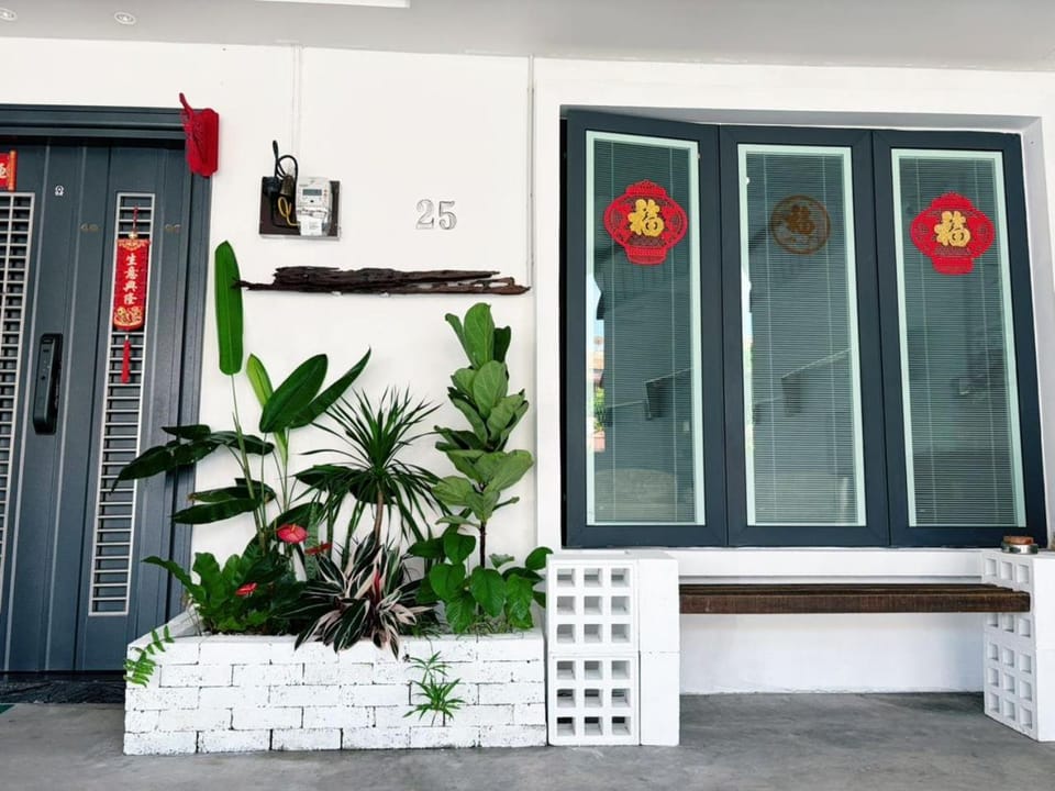 Facade/entrance