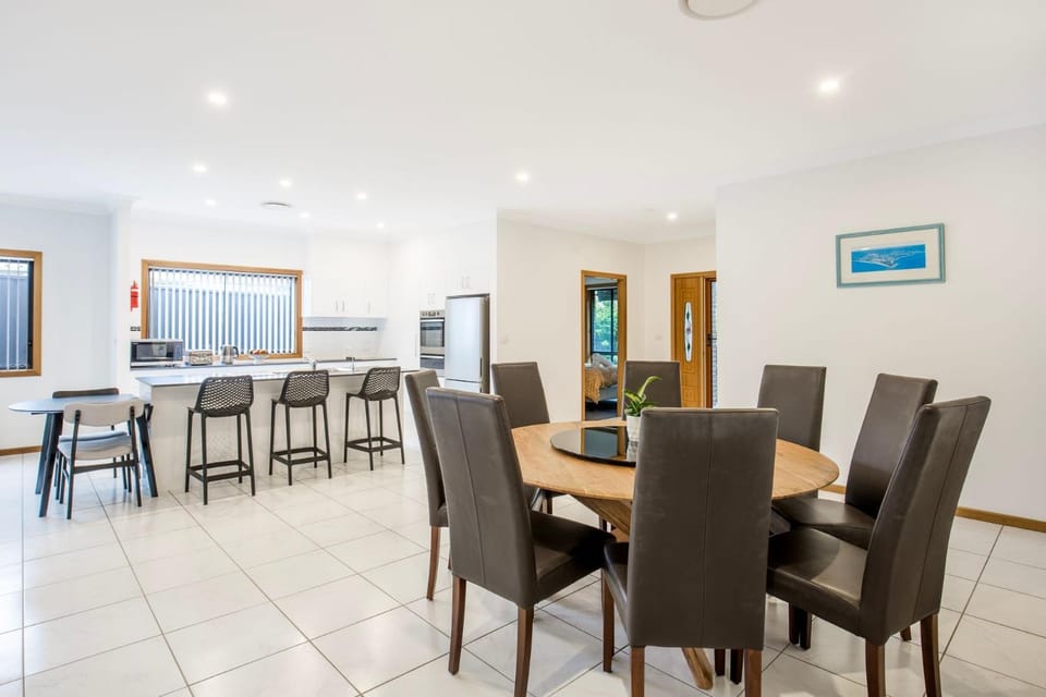 Tangerine - Pet Friendly - 3 Mins Walk to Beach House in Saint Georges Basin