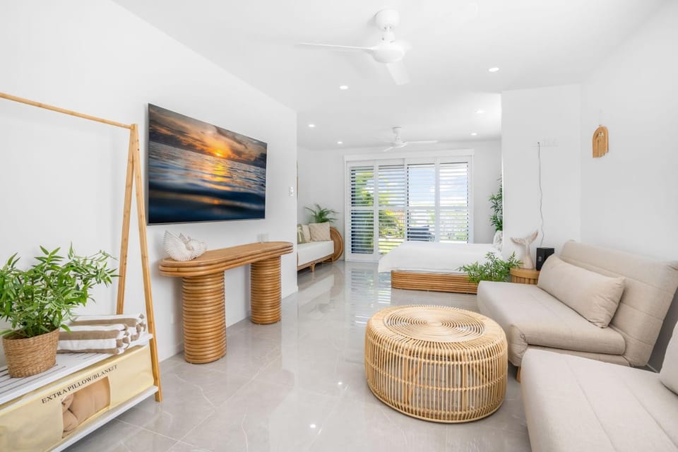 1-46 Manooka Drive - Rainbow Beach Aircon. Wifi. Pool. View Apartment in Rainbow Beach