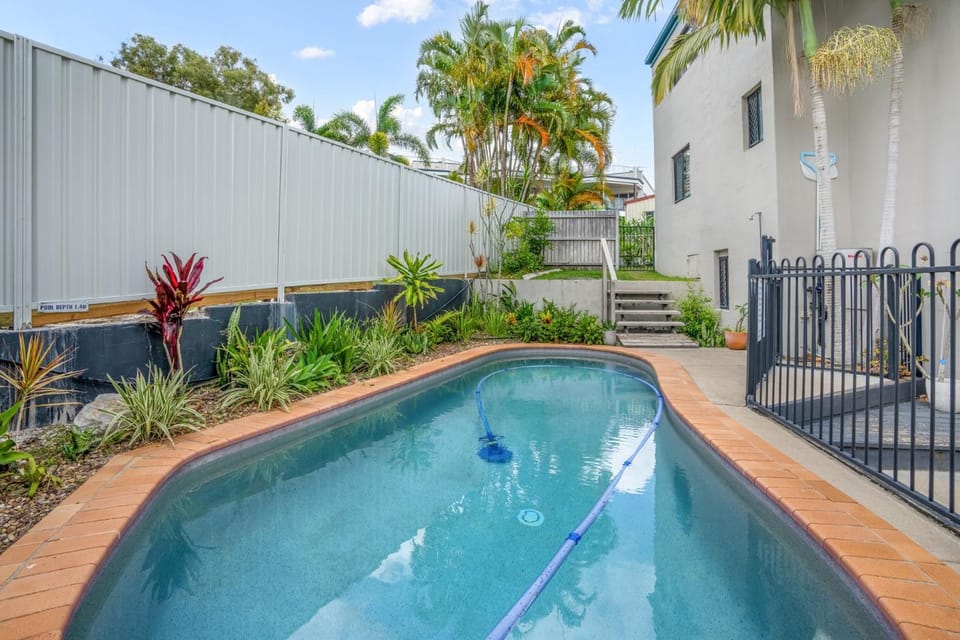 1-46 Manooka Drive - Rainbow Beach Aircon. Wifi. Pool. View Apartment in Rainbow Beach