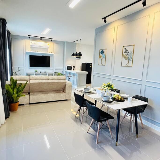 Spacious 3BR Pet-Friendly House l Near Hua Hin & Cha-am l Sleeps up to 10 Guests l Free Parking & Fast WiFi House in Thailand