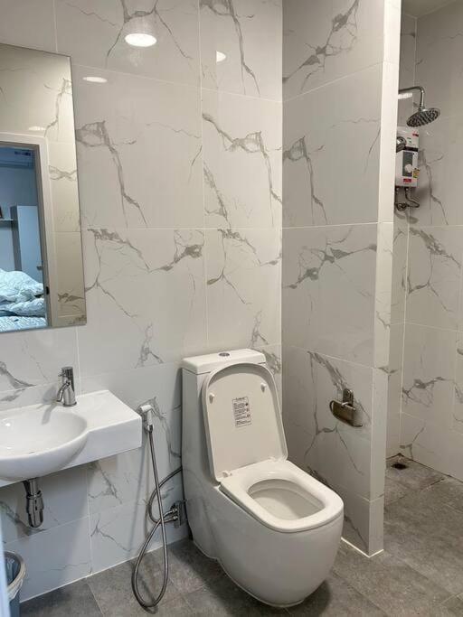 Spacious 3BR Pet-Friendly House l Near Hua Hin & Cha-am l Sleeps up to 10 Guests l Free Parking & Fast WiFi House in Thailand