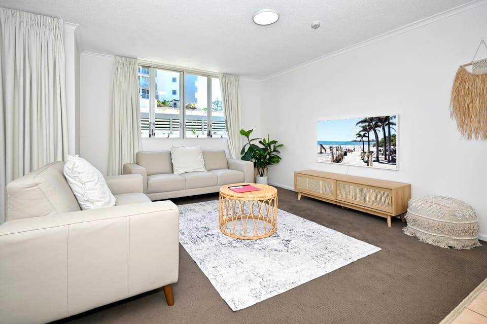 Sun, Surf, and Sand at Parkyn! Apartment in Sunshine Coast