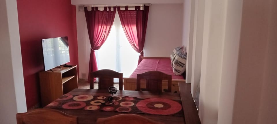 Bed, TV and multimedia, Photo of the whole room, Seating area