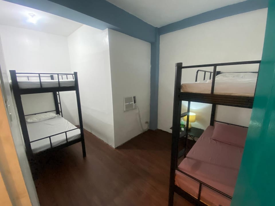 Bedroom, bunk bed