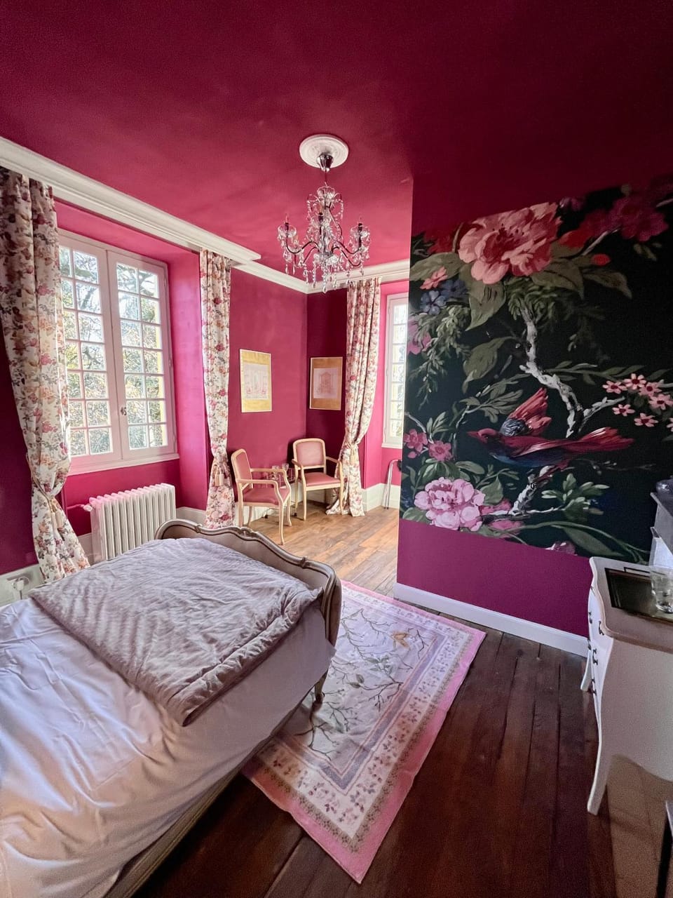 Photo of the whole room, Bedroom
