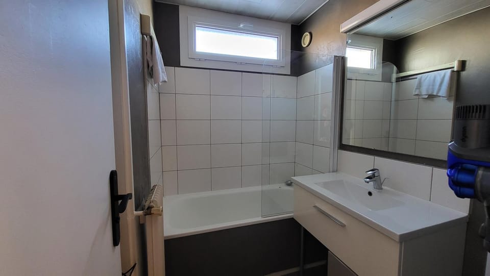 Bathroom, Bath