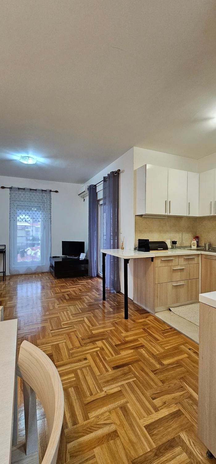 Kitchen or kitchenette, Living room, Seating area, Dining area
