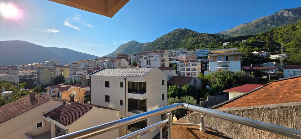 City view, Mountain view