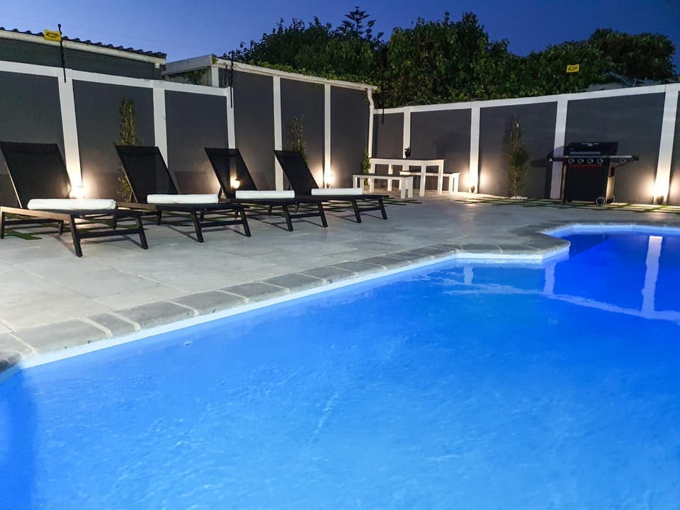 Pool view, Swimming pool, sunbed