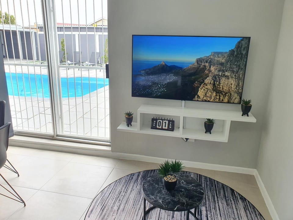 TV and multimedia, Pool view