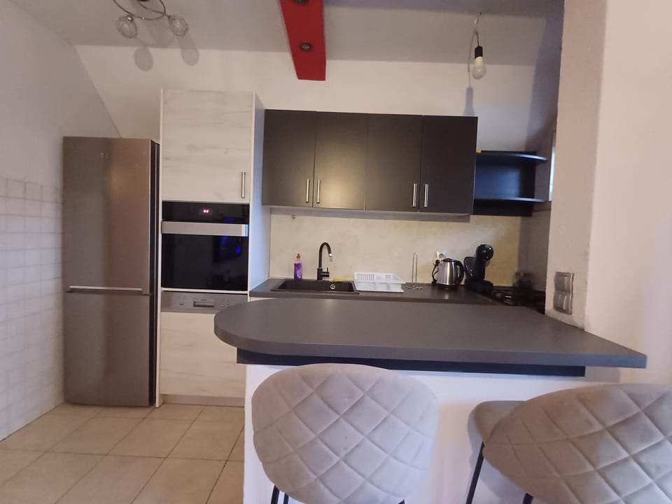 Kitchen or kitchenette, pet friendly, stove