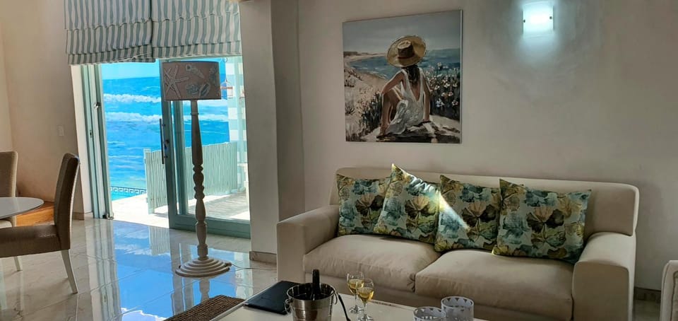 Seating area, Pool view
