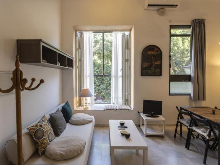 Living room, Seating area, air conditioner