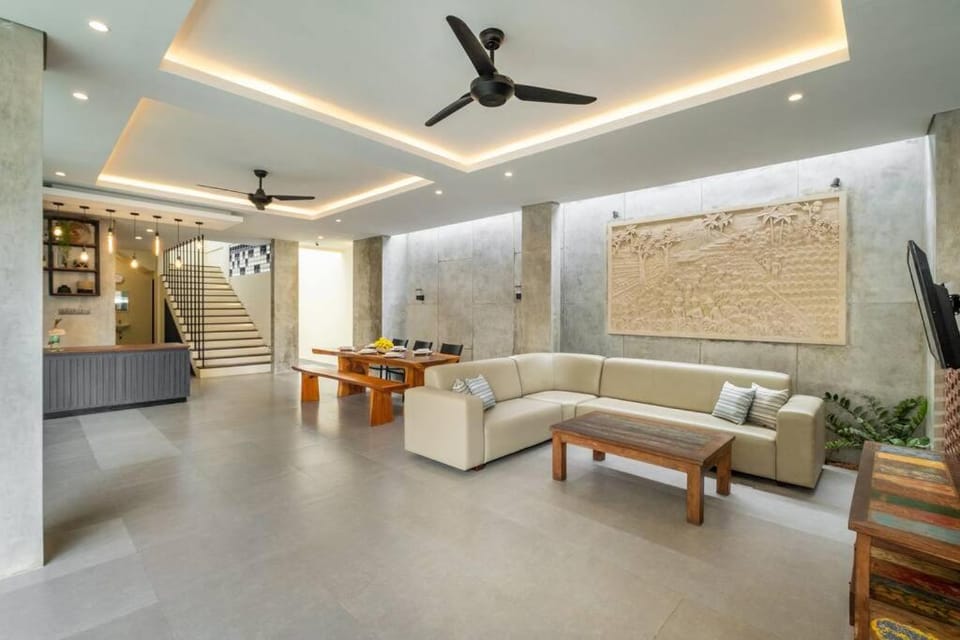 Modern 6BR Villa in Berawa Villa in North Kuta