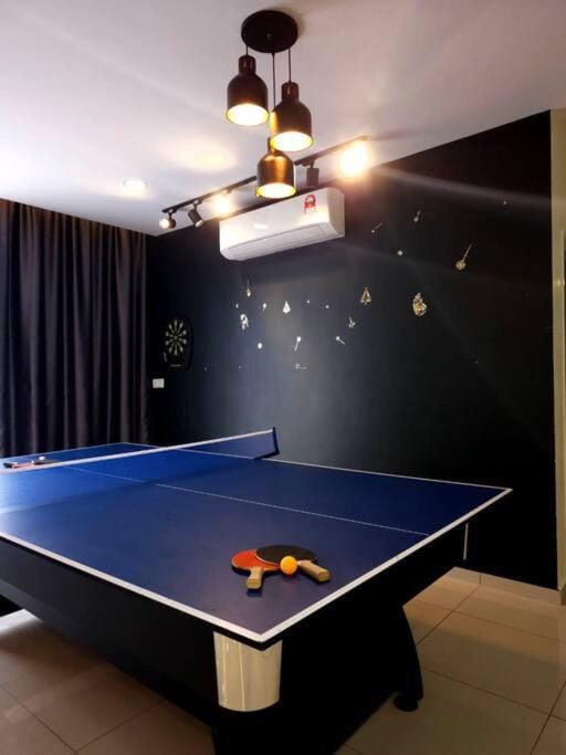 Game Room, Table tennis