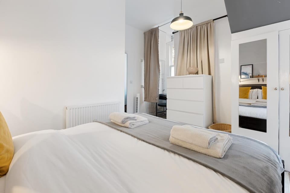 Putney Thames garden flat Apartment in London Borough of Richmond upon Thames