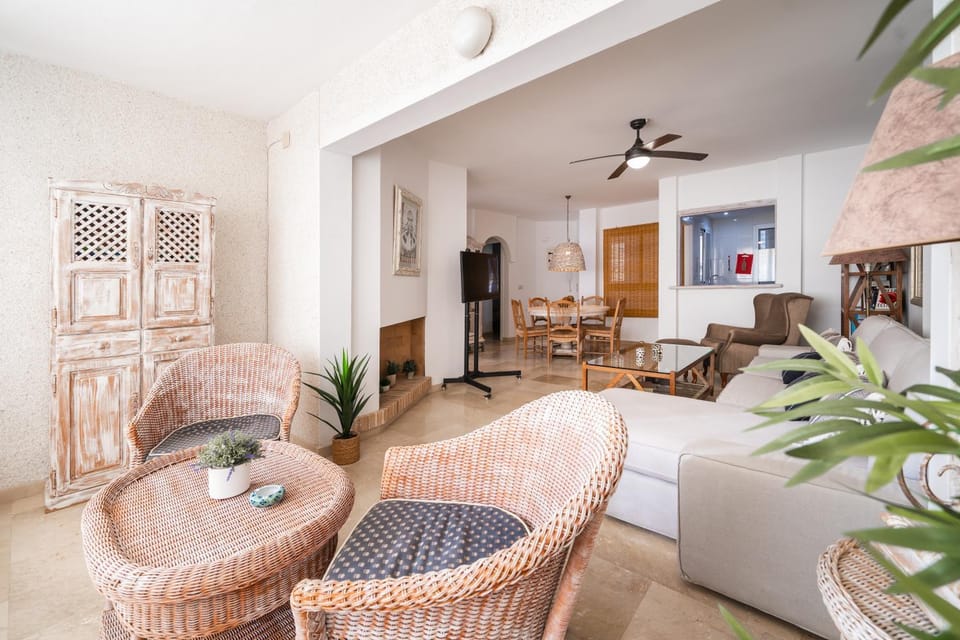 TV and multimedia, Living room, Dining area