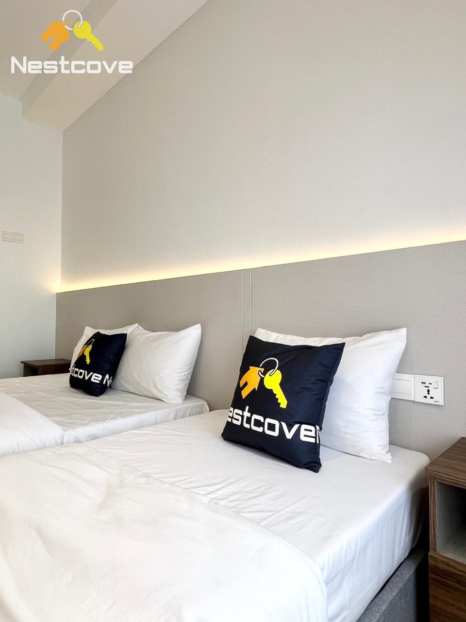 Bed, Property logo or sign, Photo of the whole room, Logo/Certificate/Sign, Bedroom, Text overlay, Certificate/Award