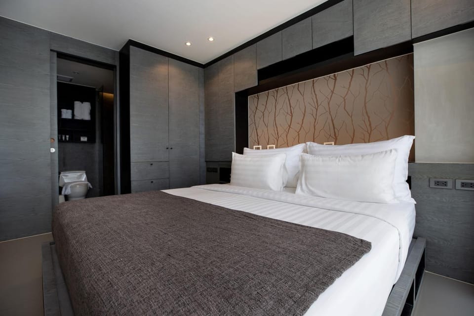 Bed, Photo of the whole room, Bedroom, wardrobe