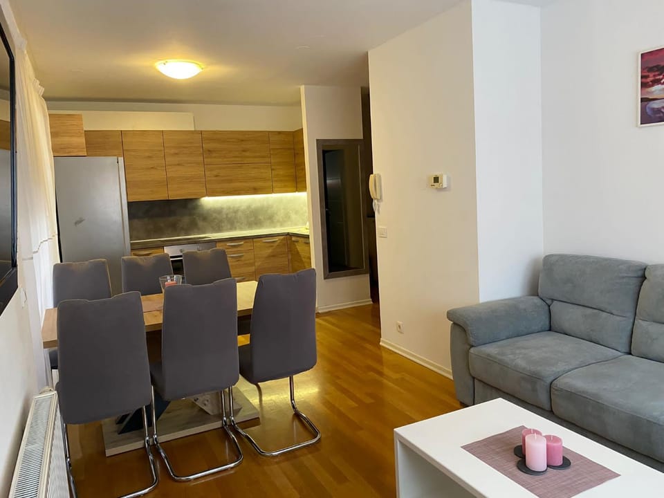 Kitchen or kitchenette, Living room, Seating area, Dining area, pet friendly