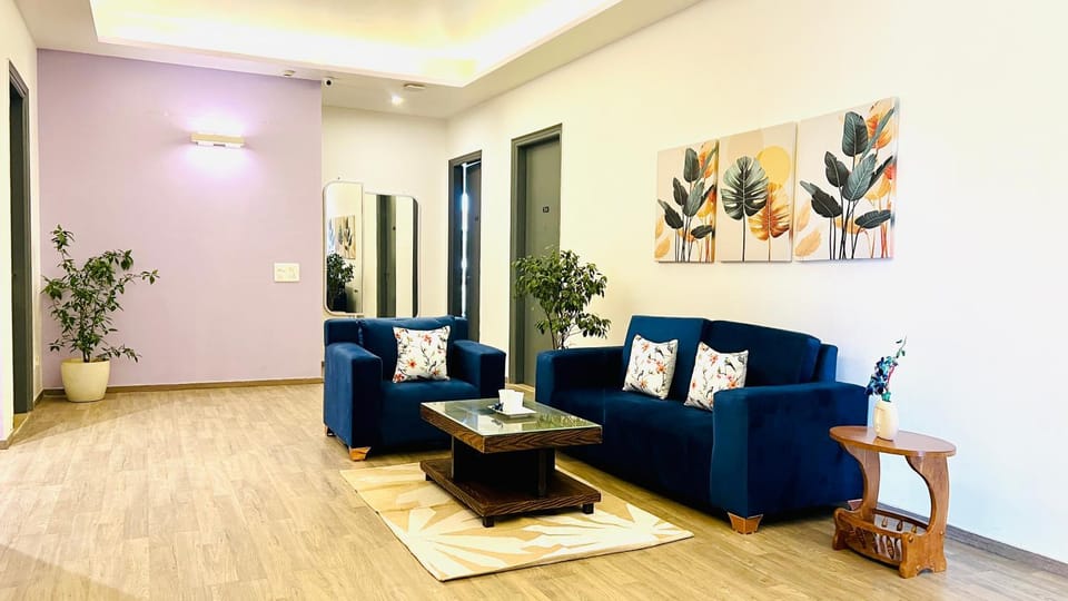Communal lounge/ TV room, Lobby or reception
