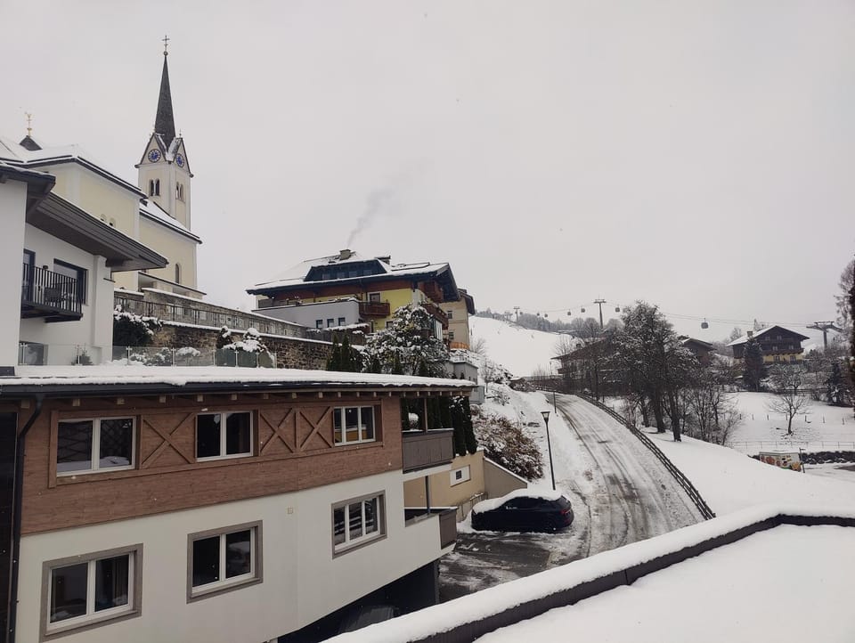 Neighbourhood, Natural landscape, Winter
