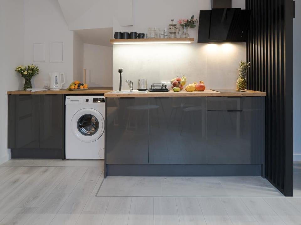Kitchen or kitchenette, stove, washing machine