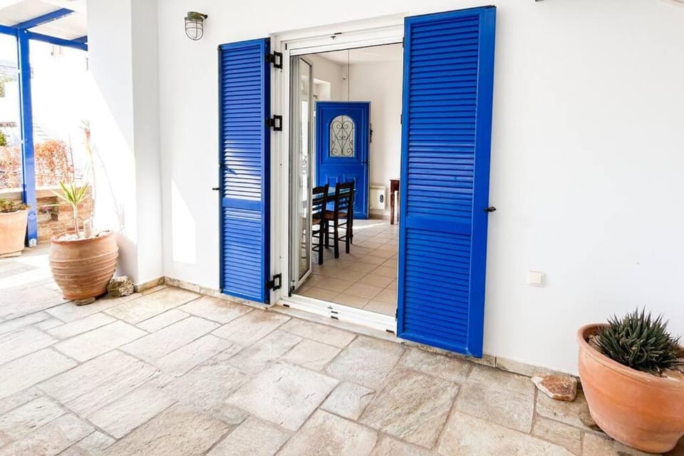 Patio, Day