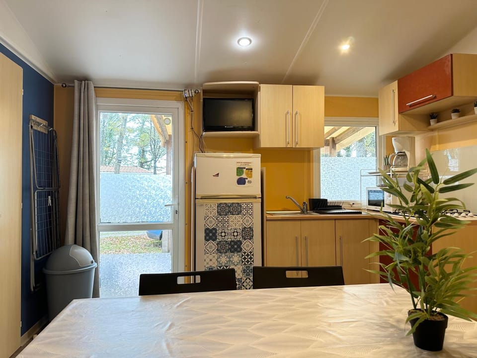 Mobile home 6 personnes Climatisé proche Puy du fou Clisson 800FA Apartment in Pays de la Loire