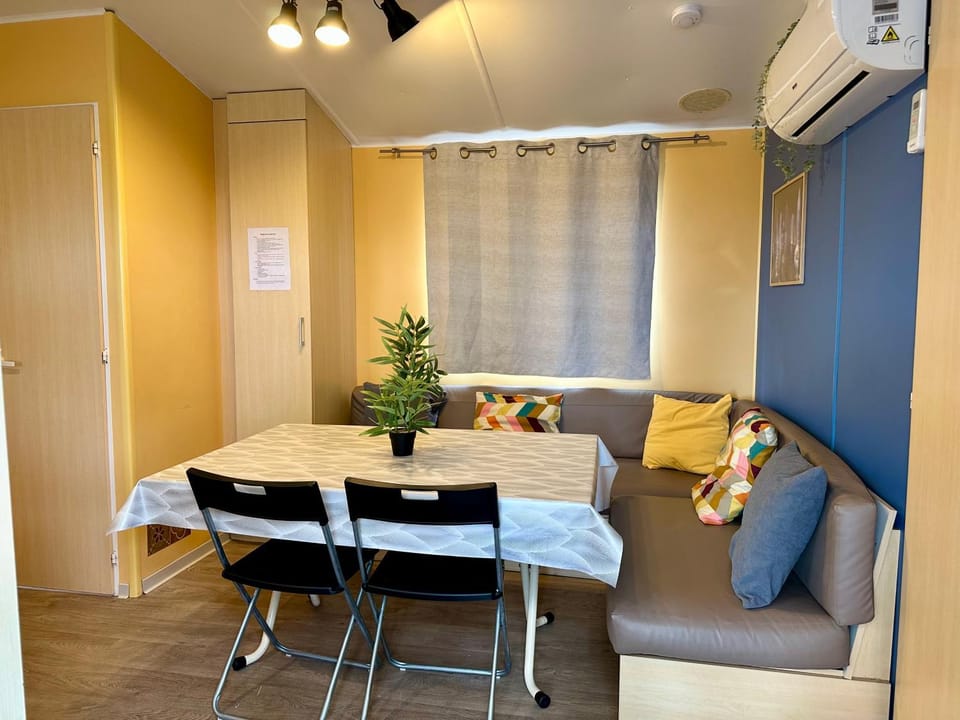 Mobile home 6 personnes Climatisé proche Puy du fou Clisson 800FA Apartment in Pays de la Loire