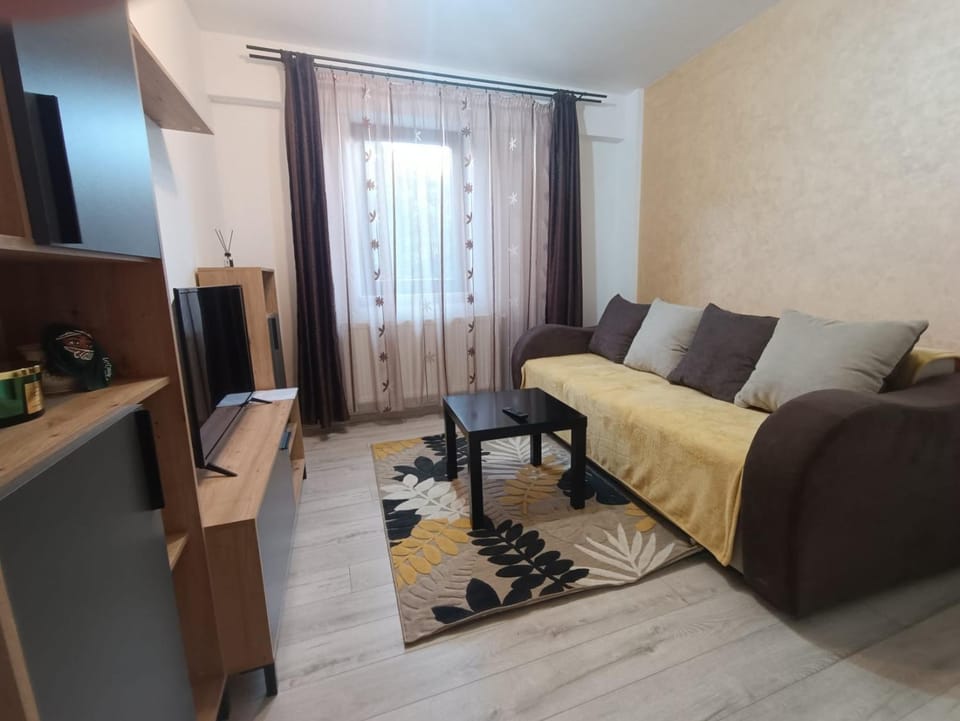 Bed, Living room, Photo of the whole room, Seating area, hair dresser