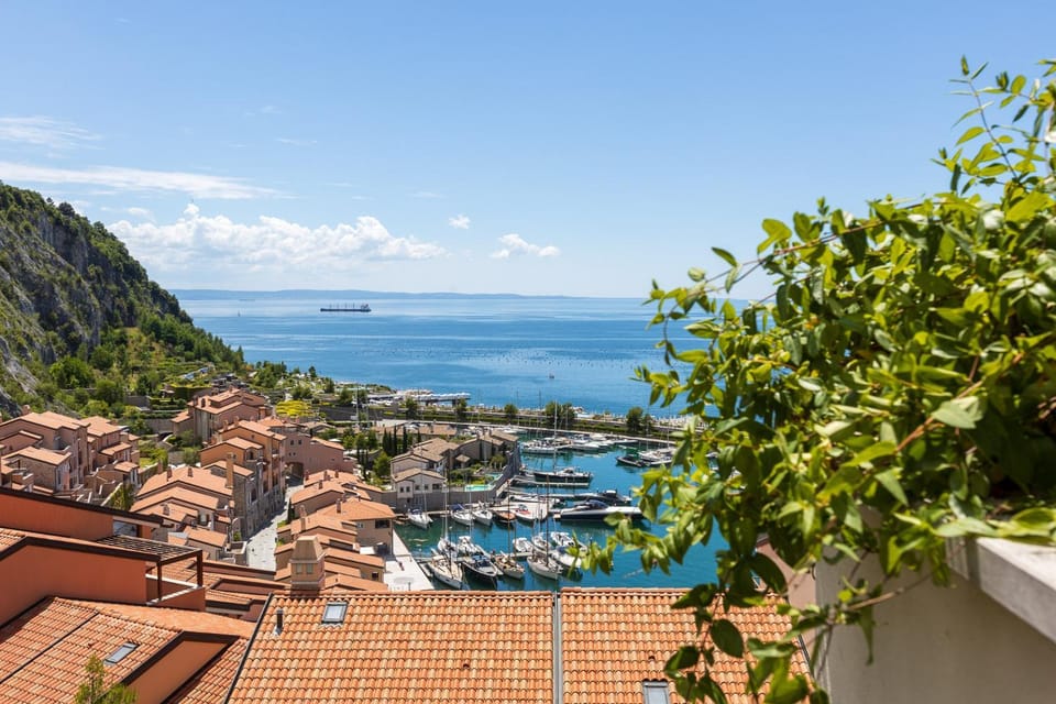 Nearby landmark, Natural landscape, Sea view