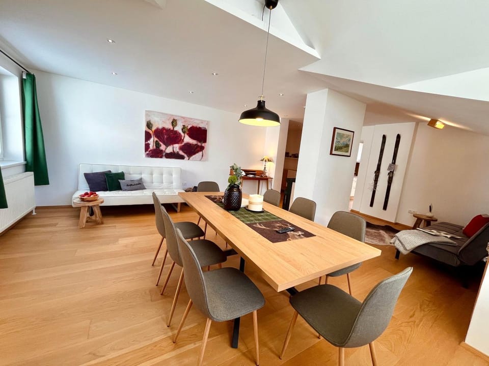 Living room, Seating area, Dining area