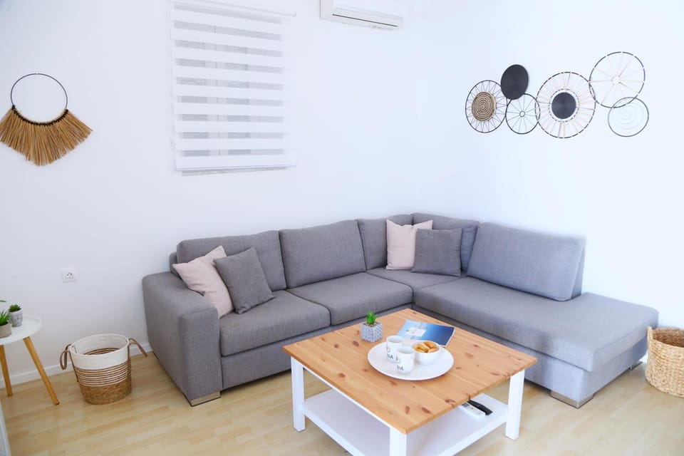Living room, Seating area, air conditioner