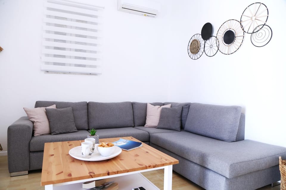Living room, Seating area, air conditioner