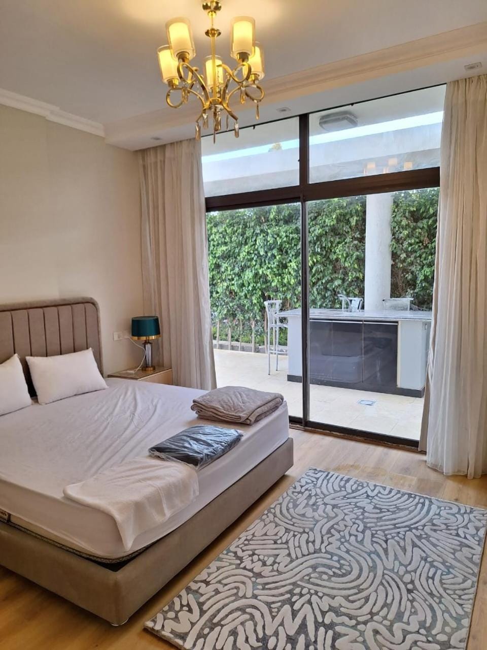 LakeView 2 bedrooms with Garden Apartment Near AUC Apartment in New Cairo City