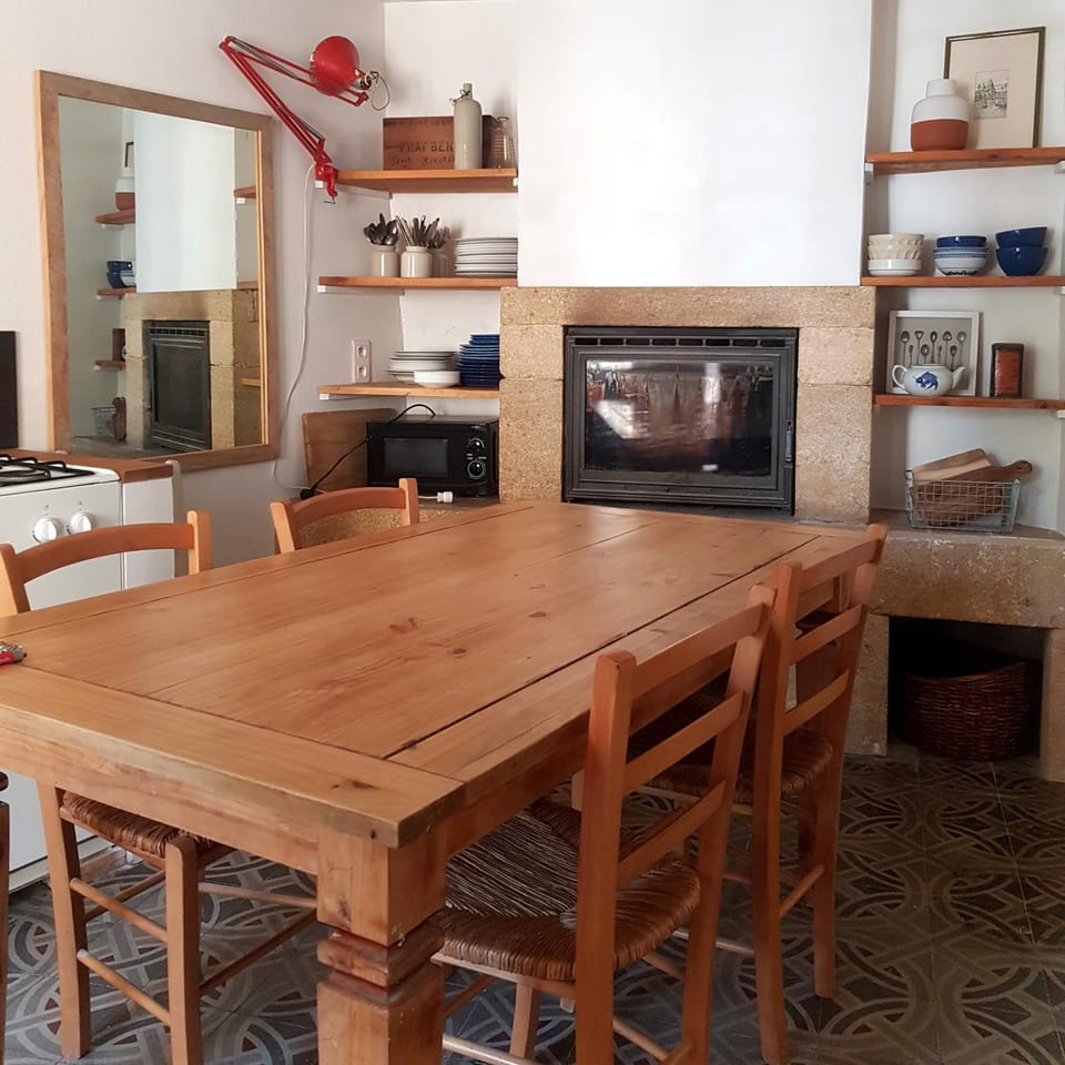 Dining area, minibar