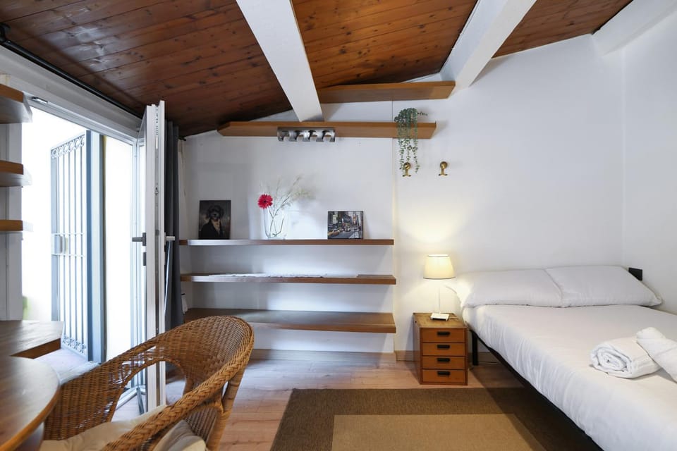 Bed, Living room, Photo of the whole room, Bedroom