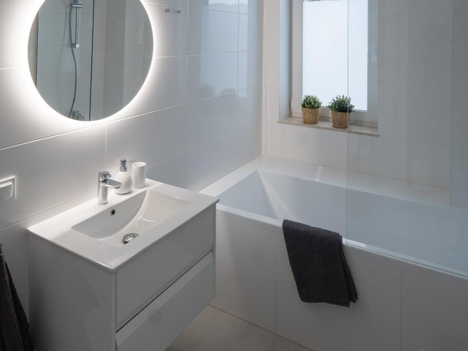 Bathroom, Bath, towels