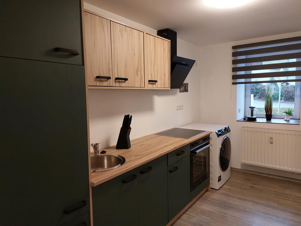 Kitchen or kitchenette, pet friendly, stove