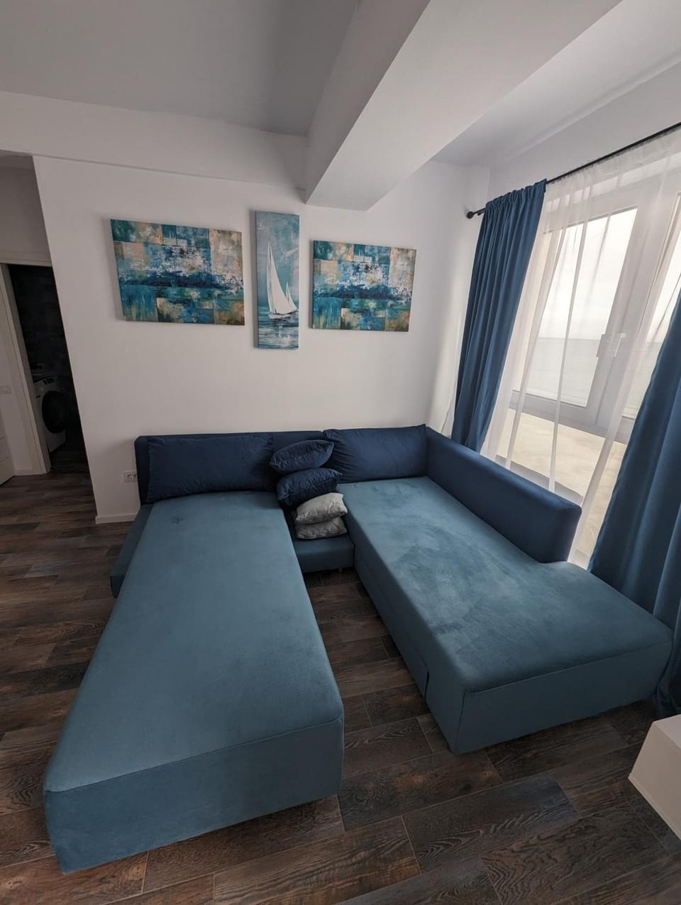 Bed, Living room