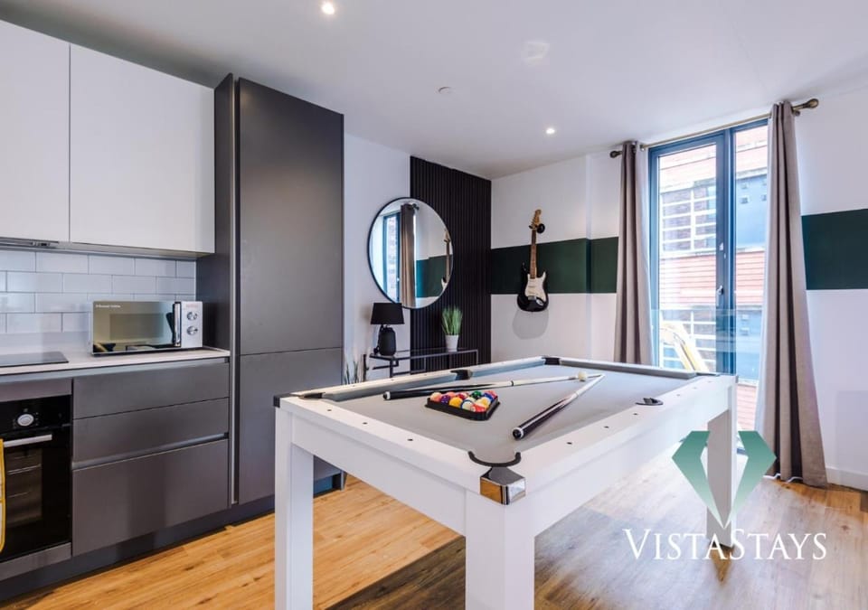 2BDR Apartment By Vista Stays Short Lets & Serviced Accommodation Manchester With Pool Table & Free WiFi Apartment in Manchester